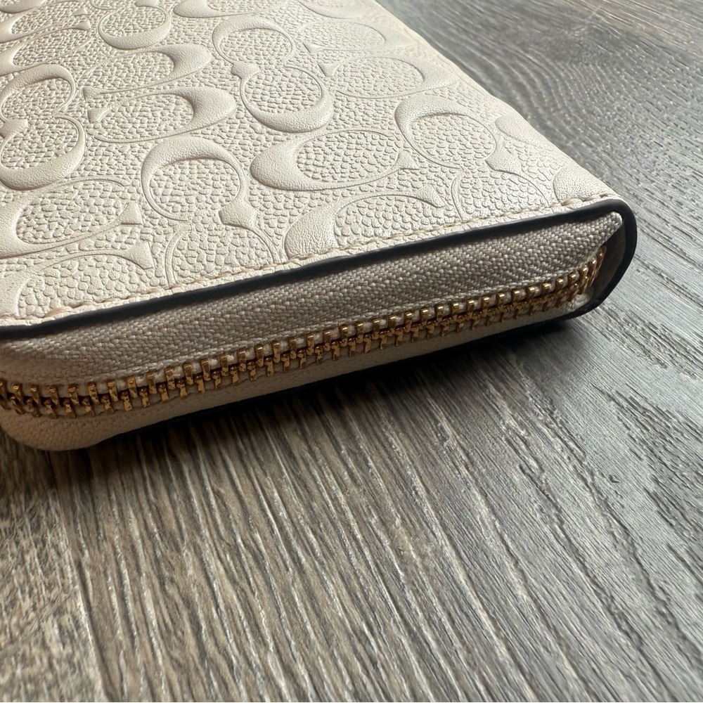 Coach White Embossed Wallet - Picture 5 of 12